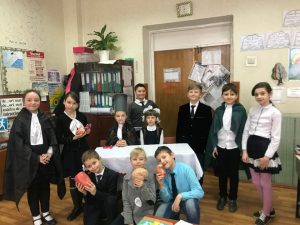 Ora de Dezvoltare personală în clasa a IV-a , diriginte Cocu Irina. Elevii au pregătit un proiect de grup,,Modul sănătos de viață”