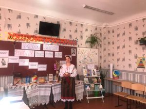 În memoria poeților Grigore Vieru și Dumitru Matcovschi, dirijați fiind de profesoara Preașca Eudochia .