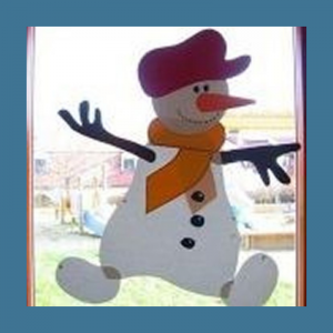 Imagini de iarnă… Decoram încăperea copilașilor