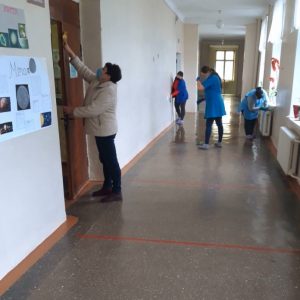 În Gimnaziul nr.7 sectorul Centru regulat are loc dezinfecția și curățarea încăperilor